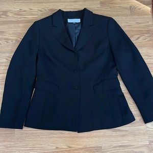 Tahari Pants Suit Size 10 P like new